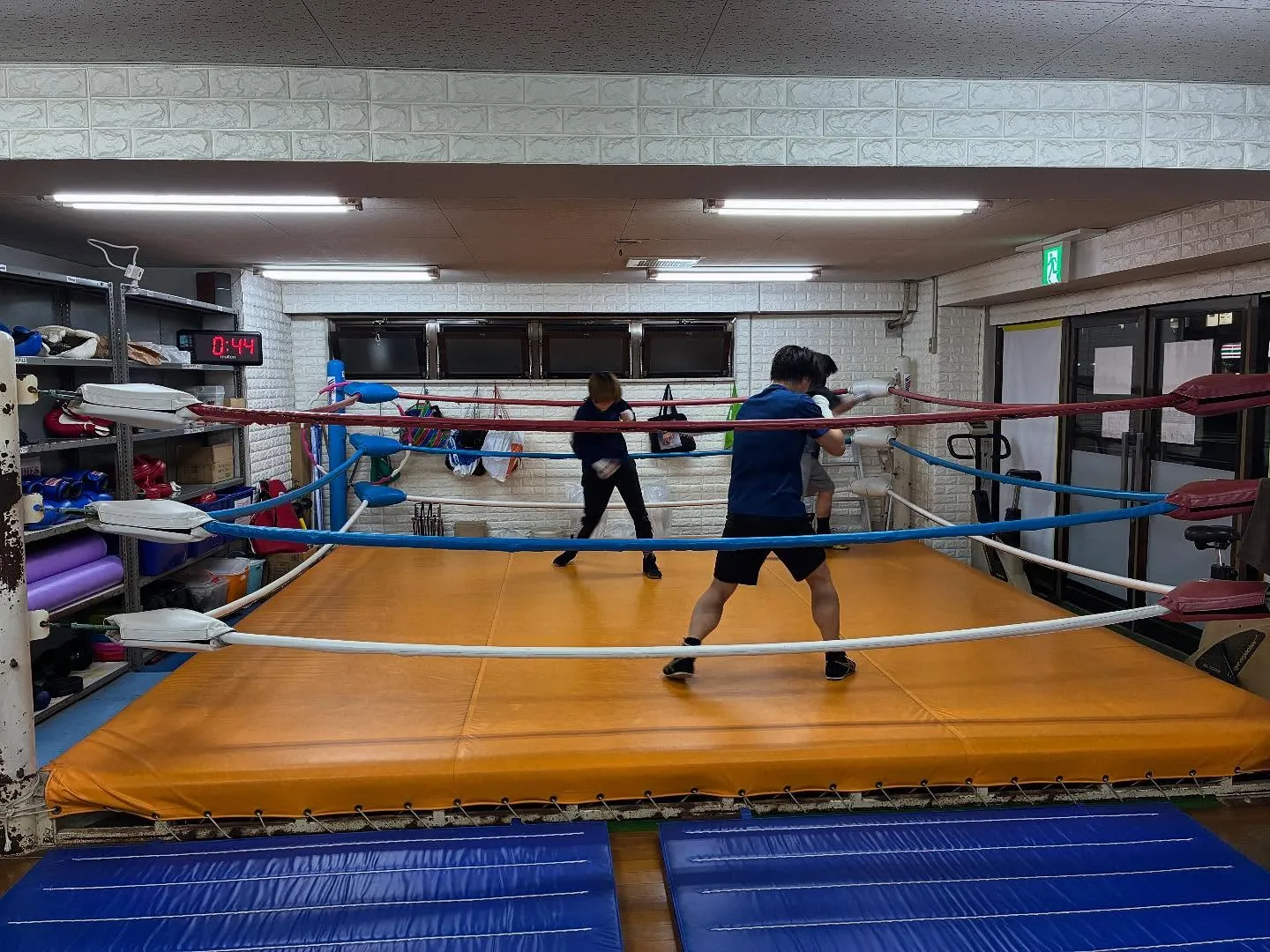 シャドーボクシング