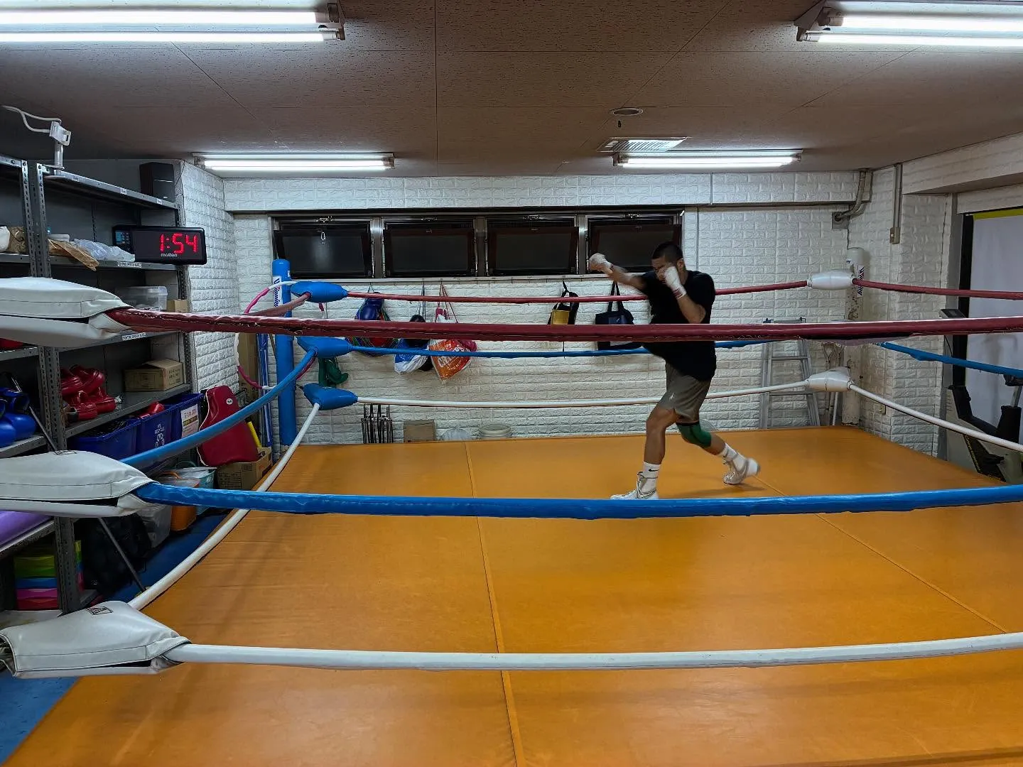 ボクシングミット打ち