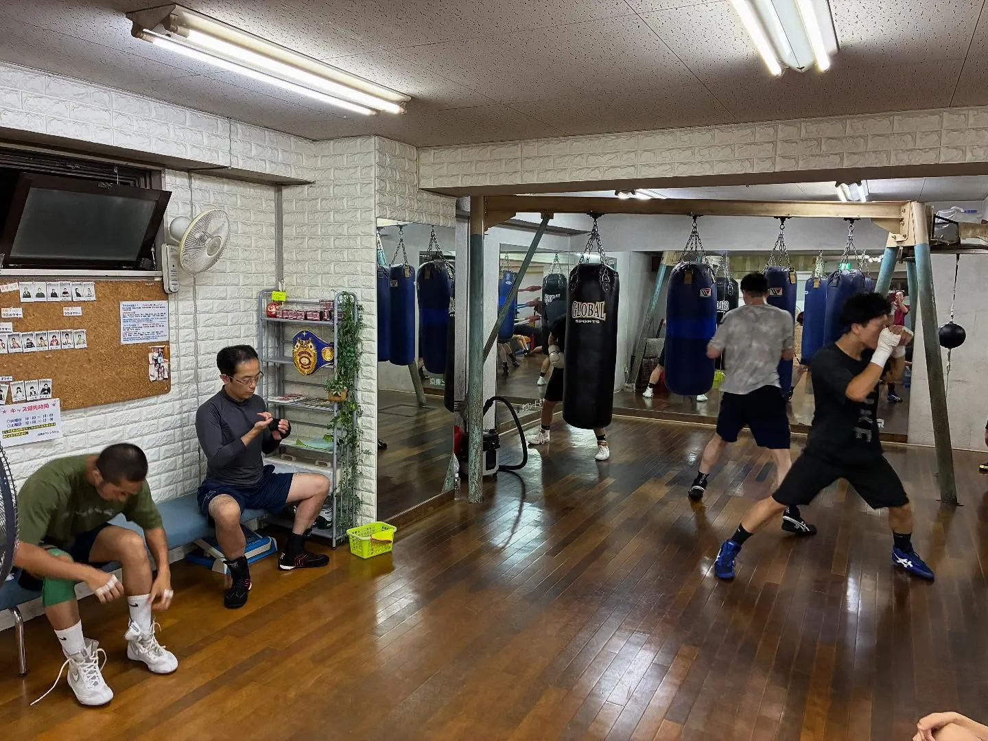 ボクシングミット打ち