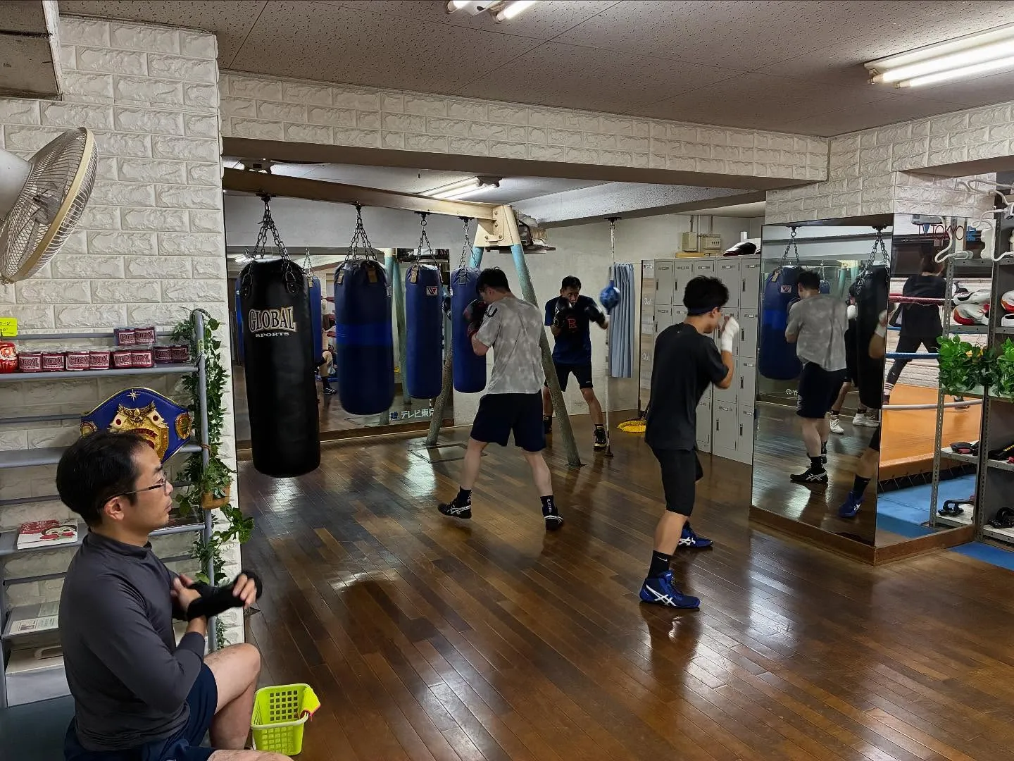 ボクシングミット打ち