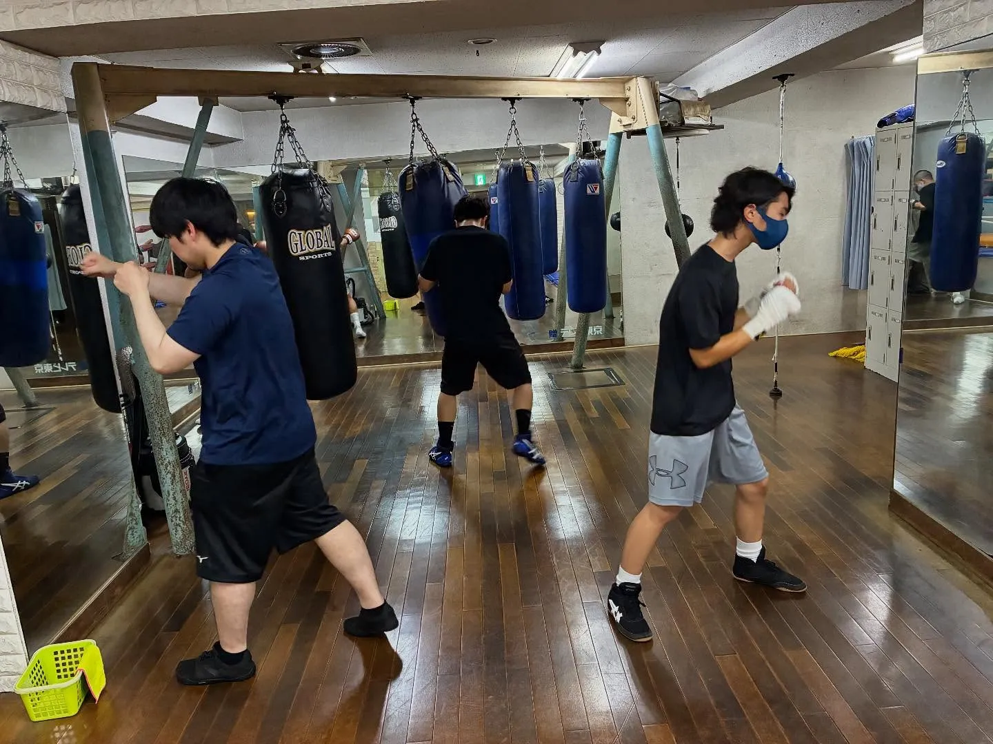 ボクシングミット打ち