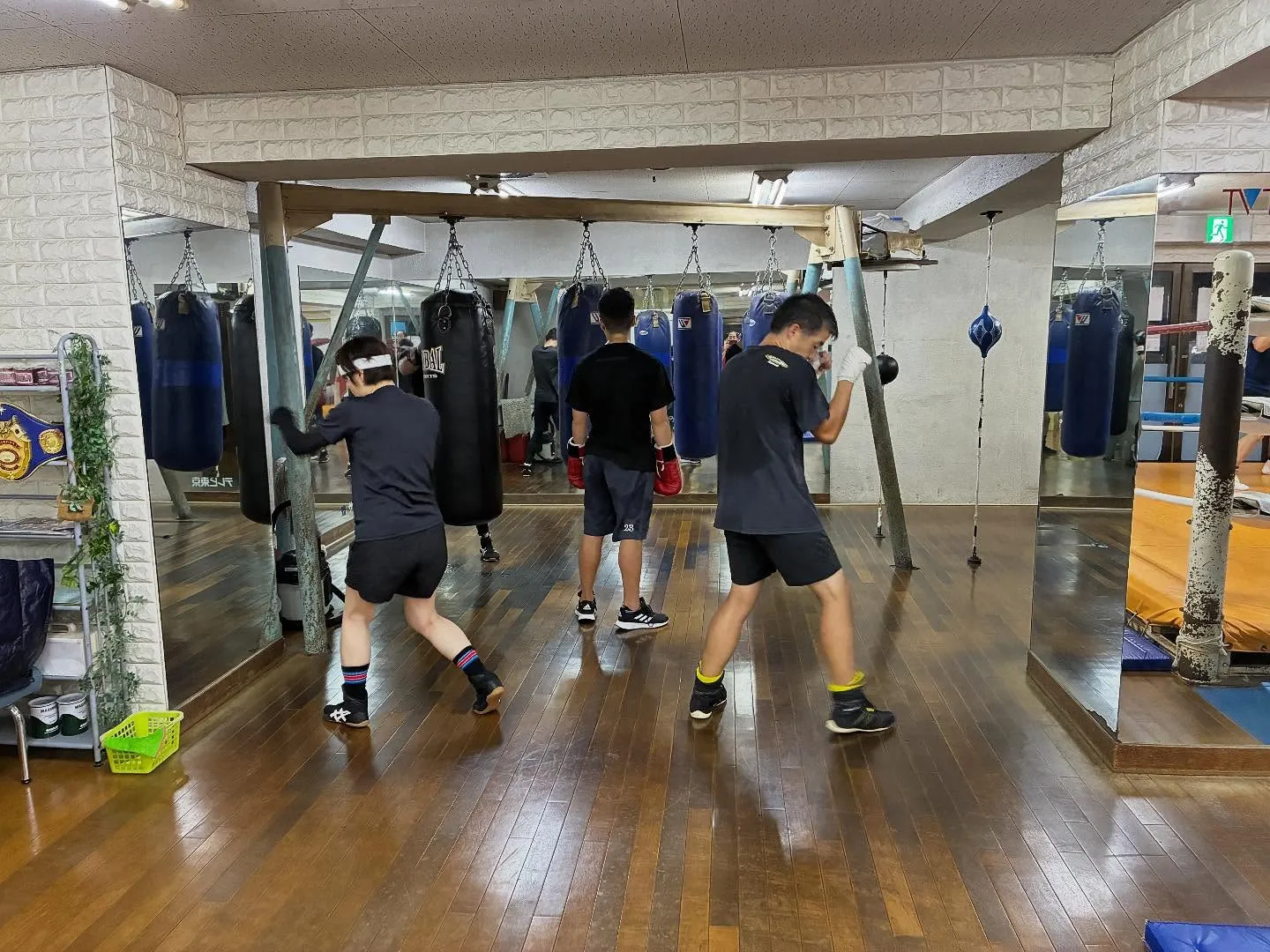 シャドーボクシング