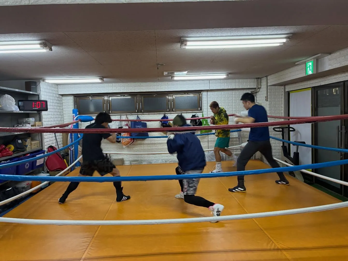 シャドーボクシング