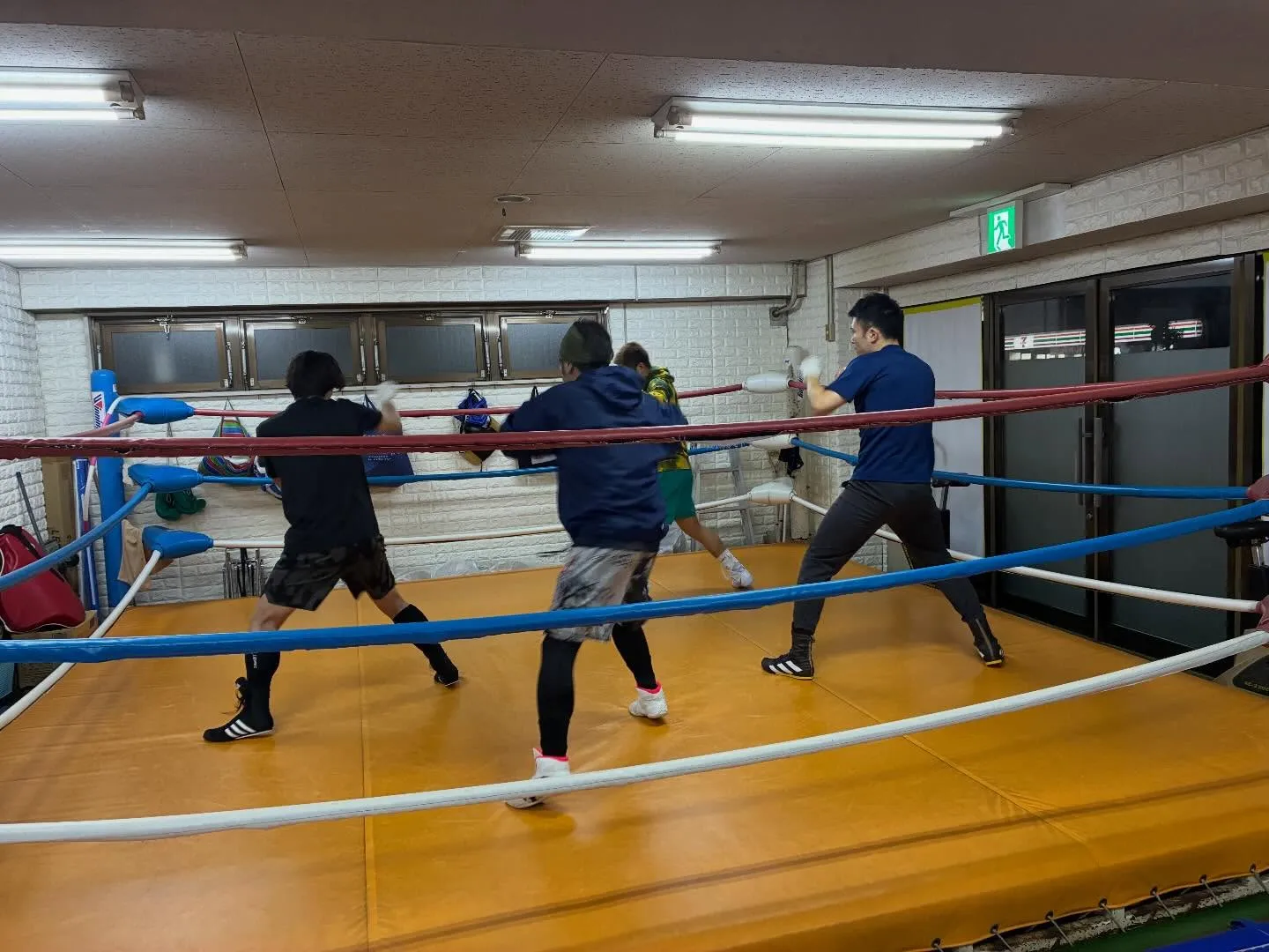 シャドーボクシング