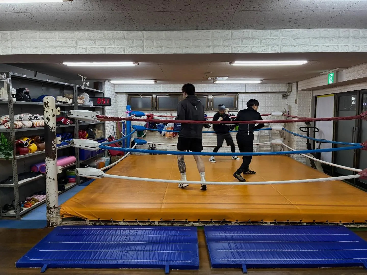 シャドーボクシング