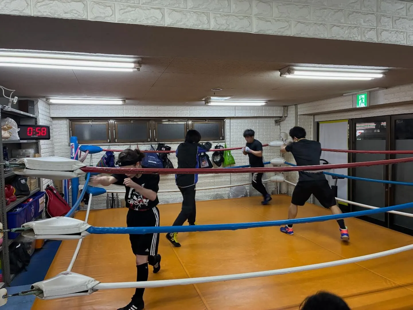 シャドーボクシング