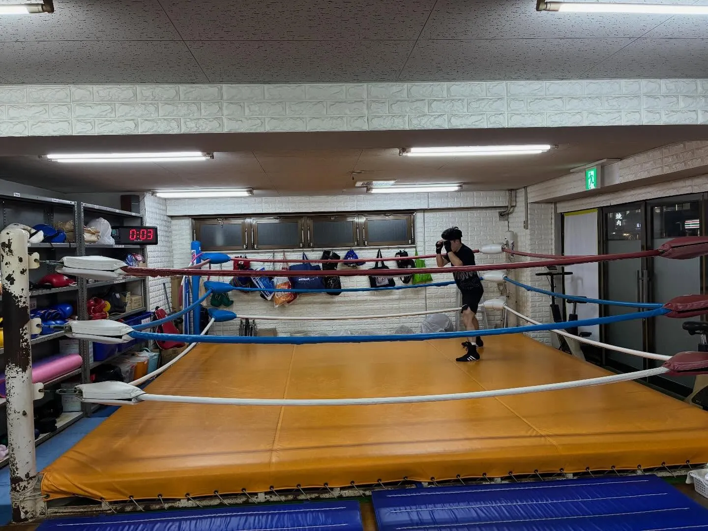 シャドーボクシング