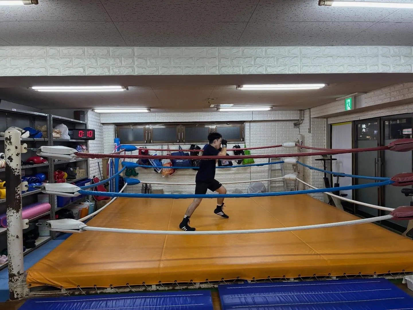 シャドーボクシング